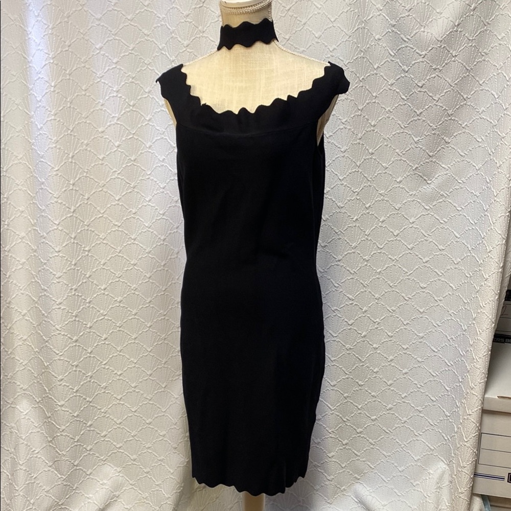 NWT Bebe Elegant Black Scalloped hem‎ and neckline little black Dress stretch